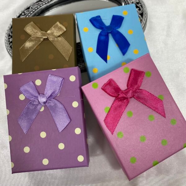a cajas medianas ( para conjunto anillos aros y cadena)